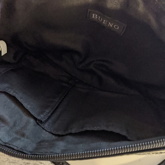 REAL SOFT Leather Crossbody Bag - Picture 7 of 7